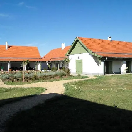 Tomaj Vendeghaz Апартаменты Tomajmonostora